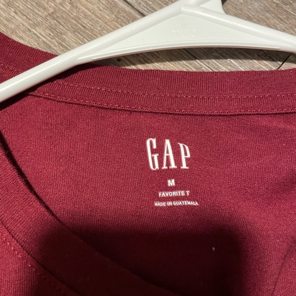 Gap tShirt - Picture 2 of 2